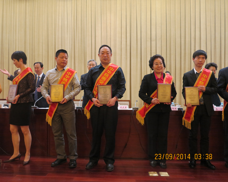 董事長(zhǎng)任太平先生 董事長(zhǎng)任太平先生